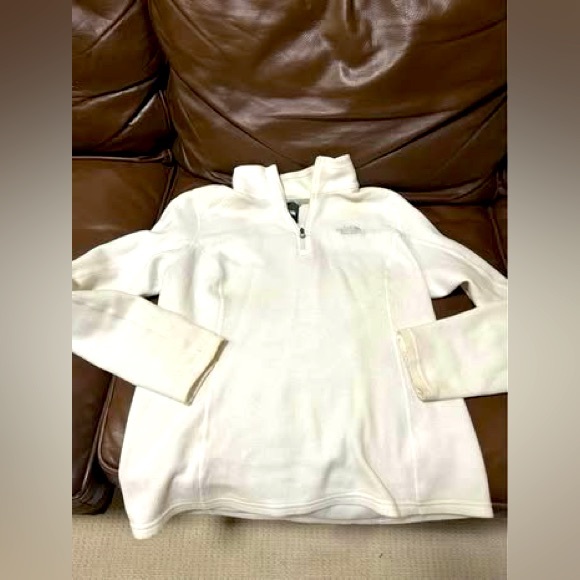 North Face Pull Over - Picture 1 of 2